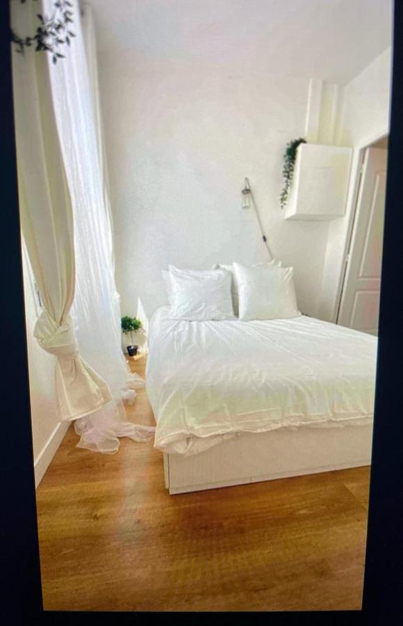 Cute One Bedroom In Le Marais Paris Exterior photo